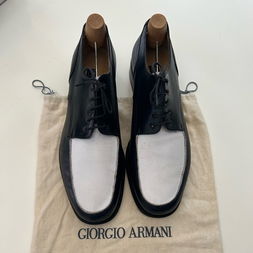 Giorgio Armani Women’s Vtge Navy/White Mens Style Oxfords in amazing condition